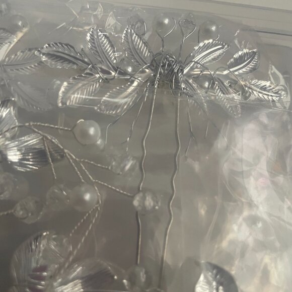 Bridal Pearl & Rhinestone Leaf Hair Accessory Set - Picture 7 of 8